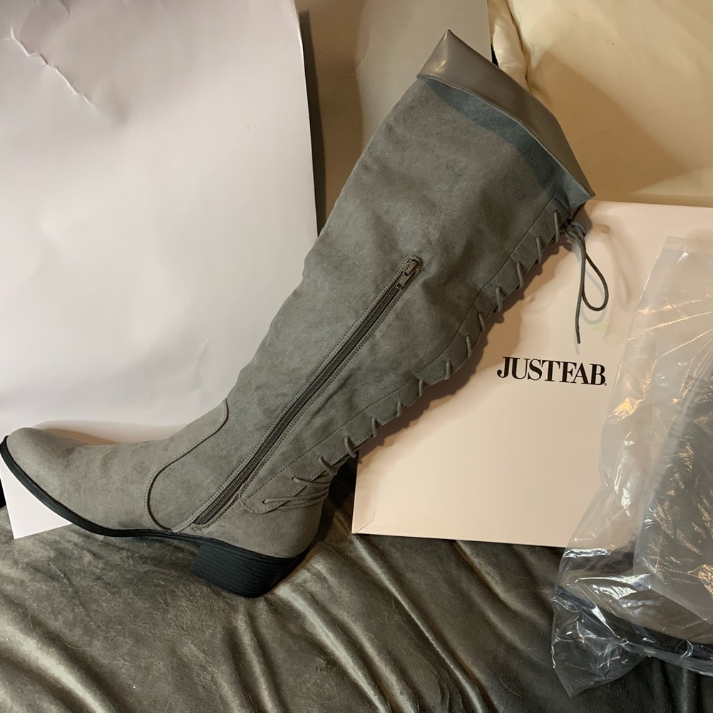 NWT Gray tall, short heeled boots 👢! SZ9